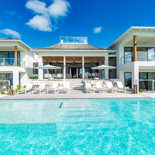 exterior-villa-bristol-breeze-track28