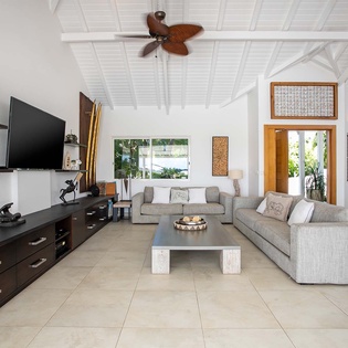 22-SoleLuna-LivingRoom
