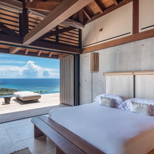 bedroom-2-manoir-voltaire-track1