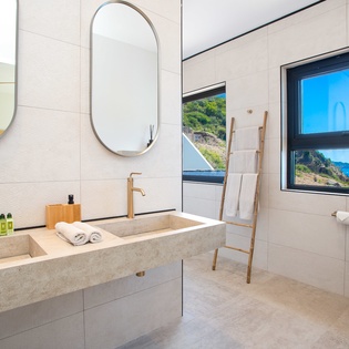 bathroom-2-aqua-vista-track3