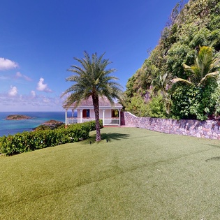 bungalow-primary-bedroom-mustique-track1