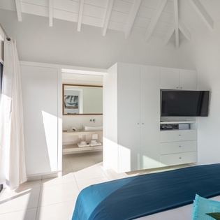 bedroom-2-Blue Diamond-track3