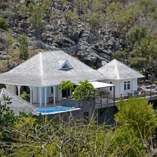 exterior-2-lagon-estate-track1