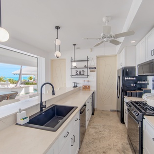 kitchen-lidija-house-at-the-pearls-track1