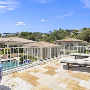 Exterior-Maison de Reve-Track-13