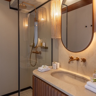 bathroom-3-manoir-voltaire-track1