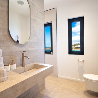 bathroom-1-aqua-vista-track4
