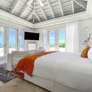 bedroom-1-lidija-house-at-the-pearls-track1