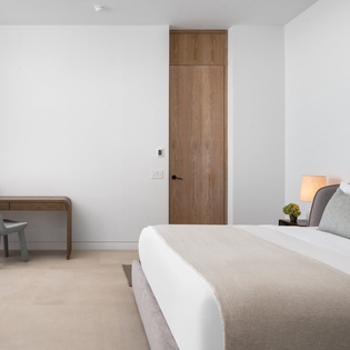 bedroom-2-the-point-track1