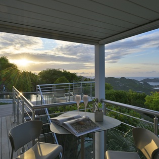 exterior-nightly-villa-marris-track1