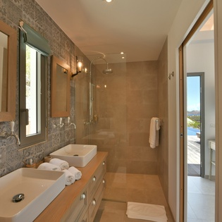 guest-bathroom2-vogue-track1