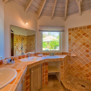 bedroom-4-terre-azure-track3