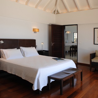 primary-bedroom-the-view-track1