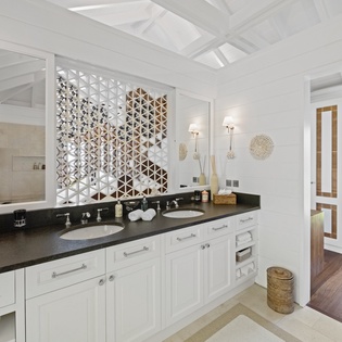 bathroom-2-sixieme-sens-track1