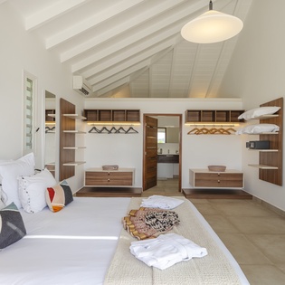 guest-bedroom-1-only-view-track2