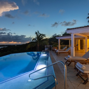 villa-by-night-villa-sea-vous-play-track5