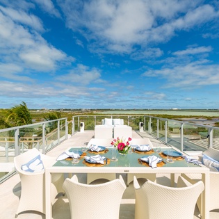 exterior-villa-bristol-breeze-track18