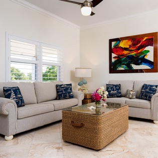 living-room-reef-pearl-track1