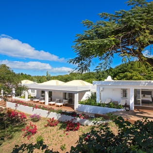 outside-view-la-hacienda-track3