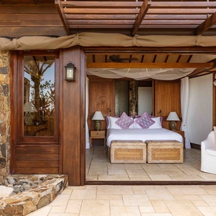 livingroom-7-great-house-track9