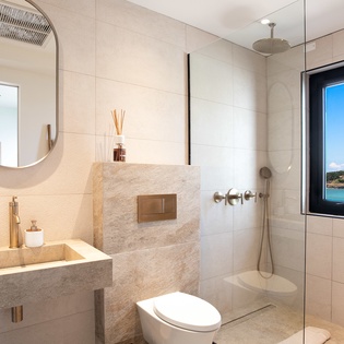 bathroom-5-aqua-vista-track4