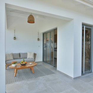 guest-house-exterior1-vogue-track3