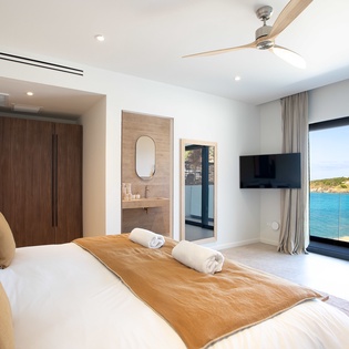 bedroom-1-aqua-vista-track2