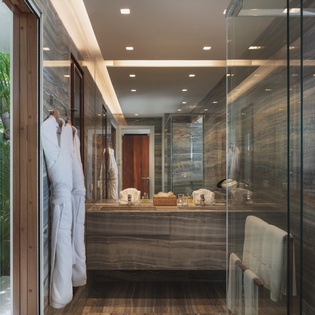 bungalow-guest-bathroom1-hvhh-track1