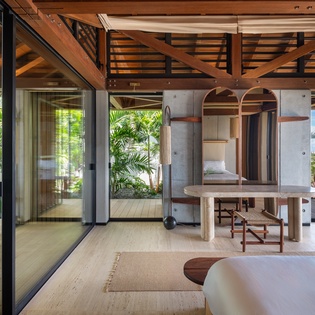 bedroom-1-ti-manoir-voltaire-track2