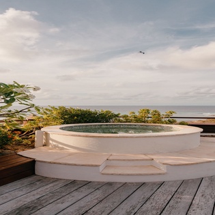 master-hot-tub-great-house-track15