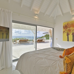 guest-bedroom-1-secret-garden-track1