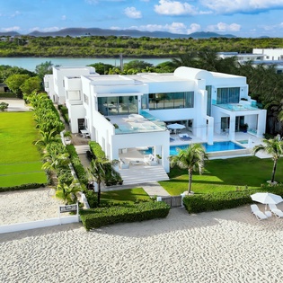 dining-room-the-beach-house-track2