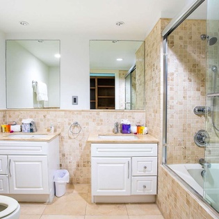 Bathroom at PIE COV, Beachfront/Cupecoy, St. Martin