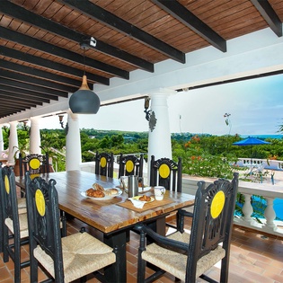 10-LesZephyrs-OutdoorDining