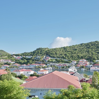 exterior-1-avee-track1