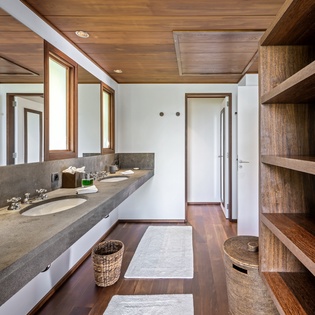 guest-bathroom-2-girasol-track1