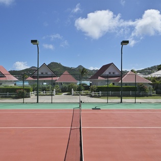 tennis-court-les-sables-d-or-val-andre-track1