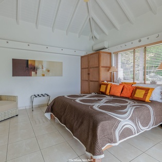 guest-bedroom-3-ushuaia-track1