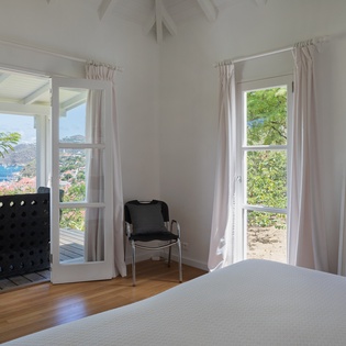 bedroom-3-angelina-track1