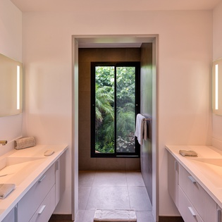 12-St-Barts-Villa-MMObth01