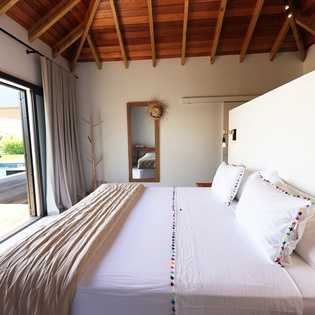 bedroom-1-luffy-track1