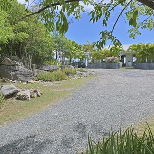 exterior-1-villa-marris-track11