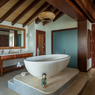 bathtub-1-bali-cliff-track1