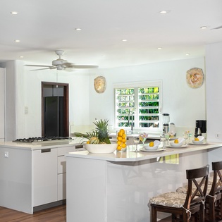 kitchen-dining-la-hacienda-track1