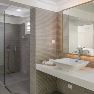 bathroom-1-les-sables-track2