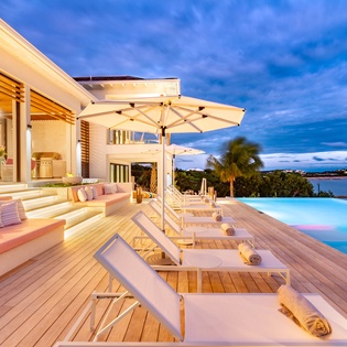 exterior-villa-bristol-breeze-track43