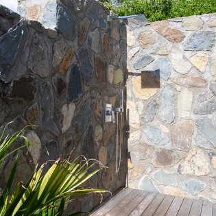 31-Aqua-OutdoorShower