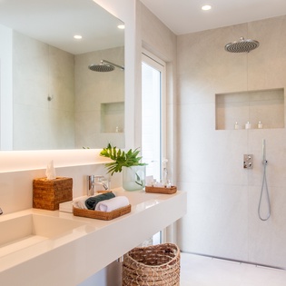 guest-bathroom-2-castelle-track1