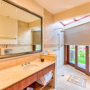Bathroom at PIE CDP, Beach Side/Baie Longue, St. Martin