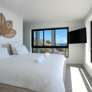 bedroom-6-aqua-vista-track1